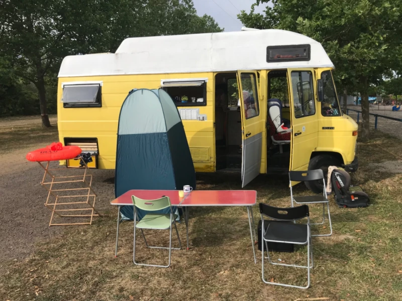 Mercedes 407D Campingbus - Münchenstein, Schweiz