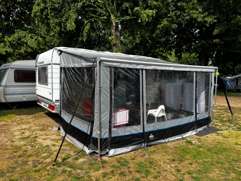 Eriba 522 Wohnwagen - Steinen, Schweiz