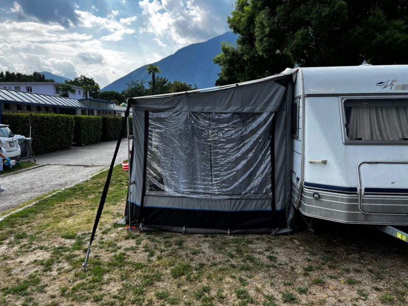 Eriba 522 Wohnwagen - Steinen, Schweiz