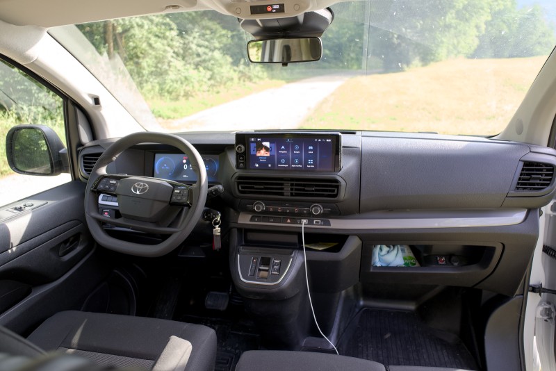 Toyota Proace Electric Campervan - Lenk, Switzerland