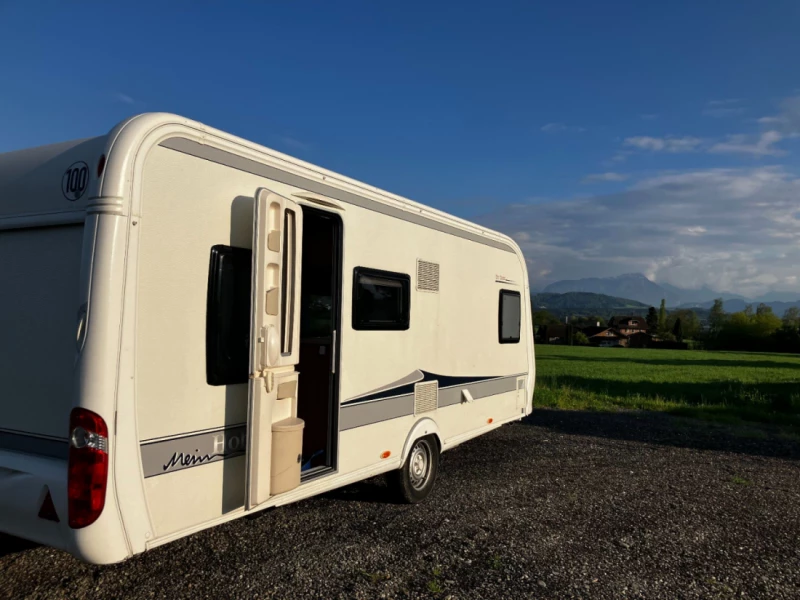 Hobby deLuxe 560KMFe Hochbett Wohnwagen - Emmen, Schweiz