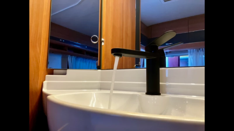 Hobby deLuxe 560KMFe Hochbett Wohnwagen - Emmen, Schweiz