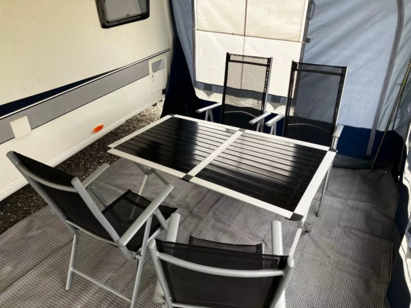 Hobby deLuxe 560KMFe Hochbett Wohnwagen - Emmen, Schweiz