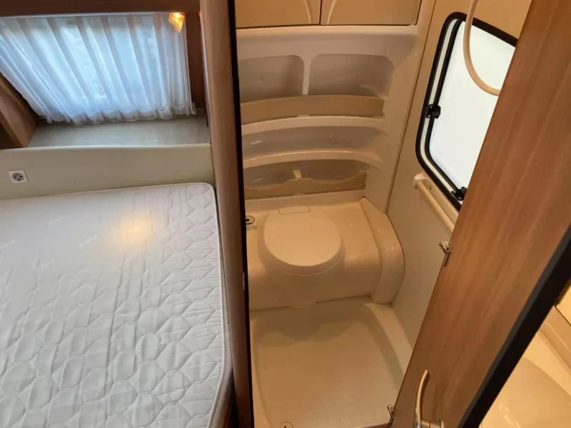 Hobby deLuxe 560KMFe Hochbett Wohnwagen - Emmen, Schweiz