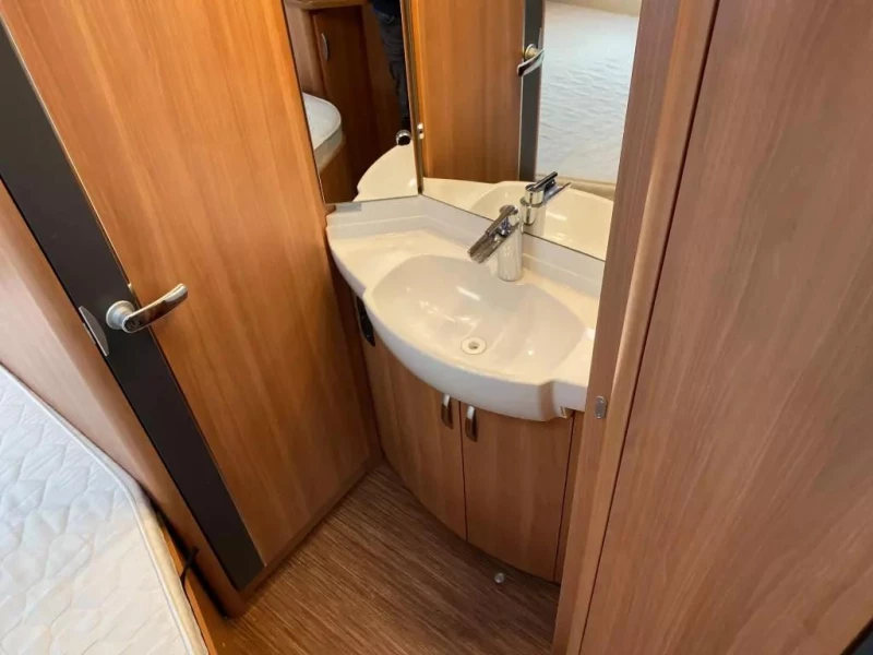 Hobby deLuxe 560KMFe Hochbett Wohnwagen - Emmen, Schweiz