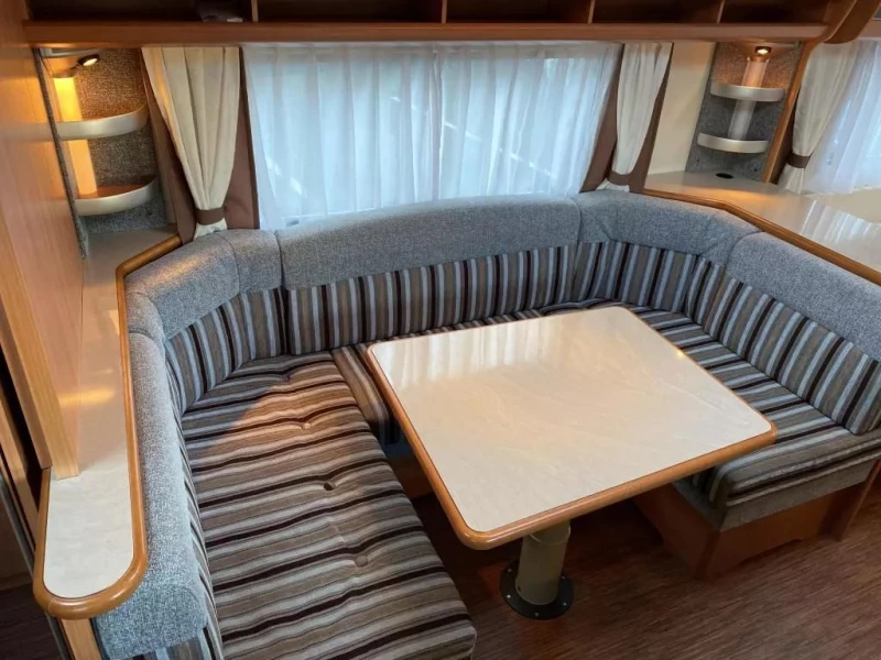 Hobby deLuxe 560KMFe Hochbett Wohnwagen - Emmen, Schweiz