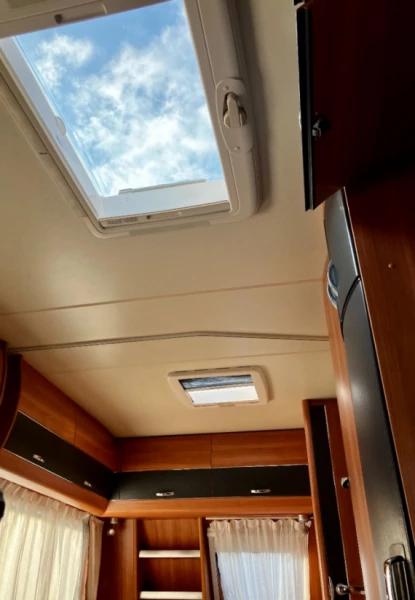 Hobby deLuxe 560KMFe Hochbett Wohnwagen - Emmen, Schweiz