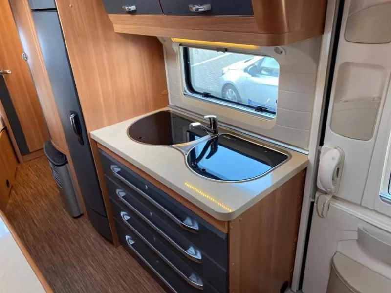 Hobby deLuxe 560KMFe Hochbett Wohnwagen - Emmen, Schweiz