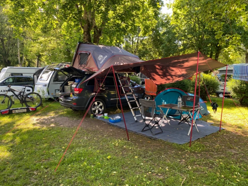 iKamper Grand Cherokee und Skycamp 2.0 Campingbus - Birsfelden, Schweiz