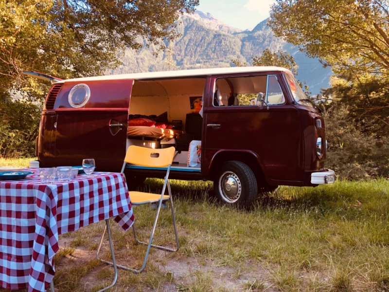 VW Typ 2 T2b Campingbus - Kloten, Schweiz