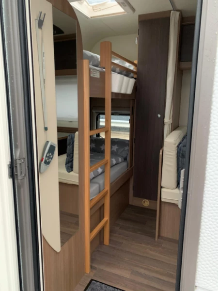 Bürstner Premio 485 TK Caravane - Baar, Suisse