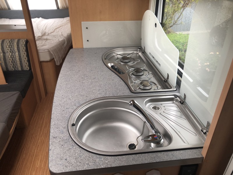 Knaus Südwind 550 Wohnwagen - Neerach, Schweiz