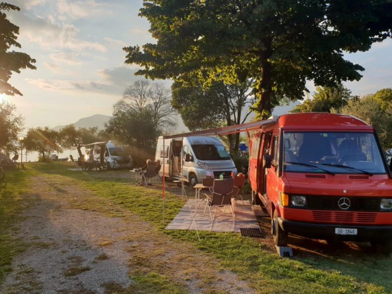 Mercedes T1 / 410 Campingbus - Grenchen, Schweiz