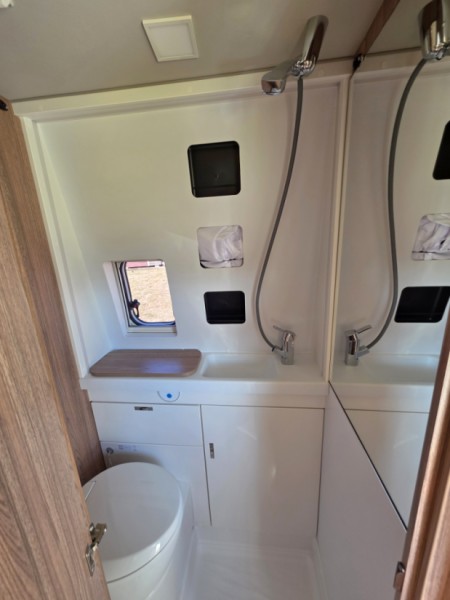 & Malins Weinsberg Carabus 600 MQ Campingbus - Gävle, Schweden