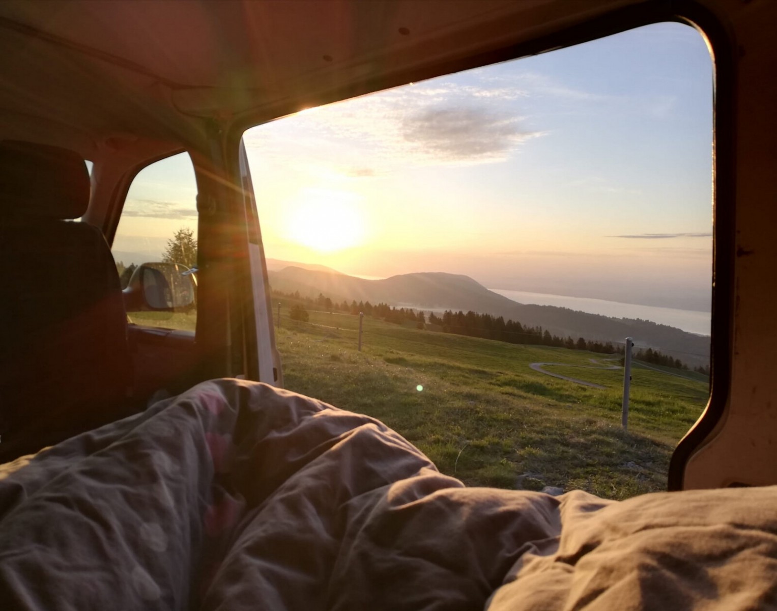 Rent campervan in Grandcour with 2 sleeping spots MyCamper