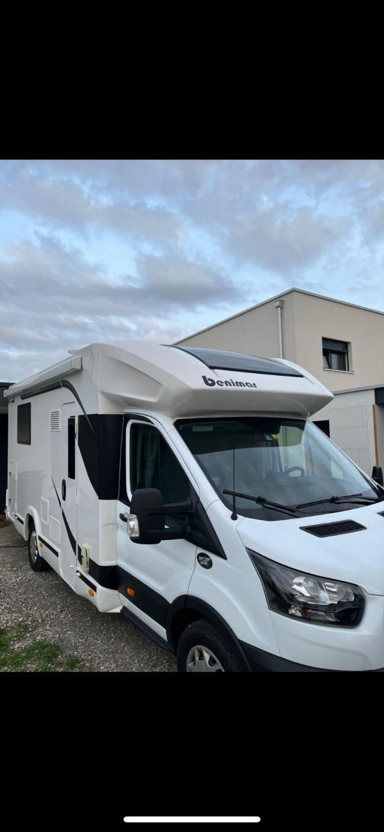 Rent motorhome in Alle with 5 sleeping spots from 993 EUR / week MyCamper