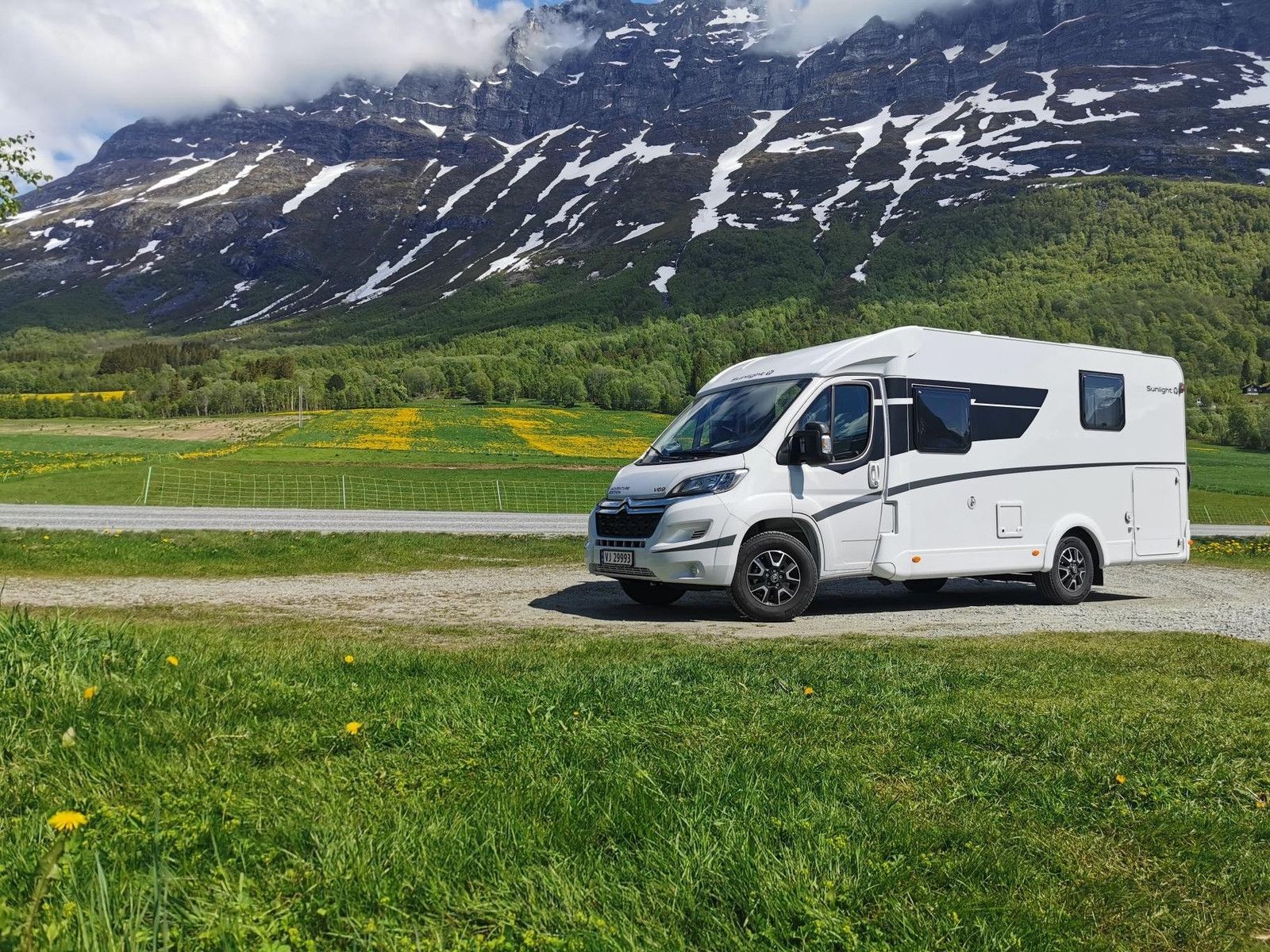 Hyr Husbil I Flatåsen Med 2 Sängplatser Från 14.309 SEK/vecka – MyCamper