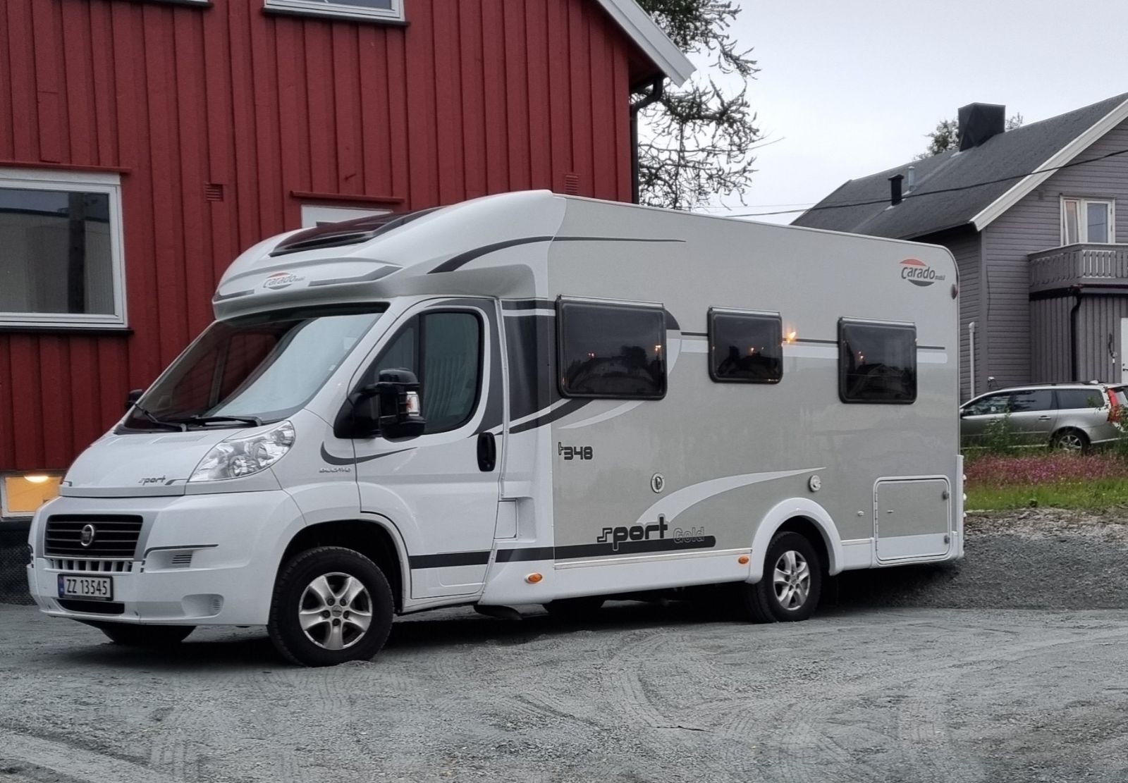 Rent motorhome in Bjørnevatn with 4 sleeping spots from 981 EUR / week