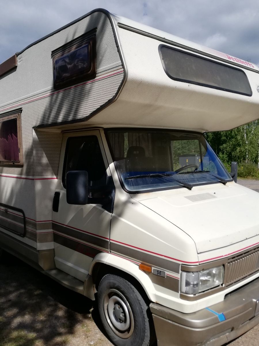 Rent motorhome in vehmaa with 6 sleeping spots from 285 EUR / week