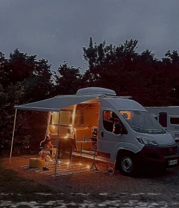 Lej Autocamper i Horsens med 2 sengepladser fra 294 DKK/uge – MyCamper