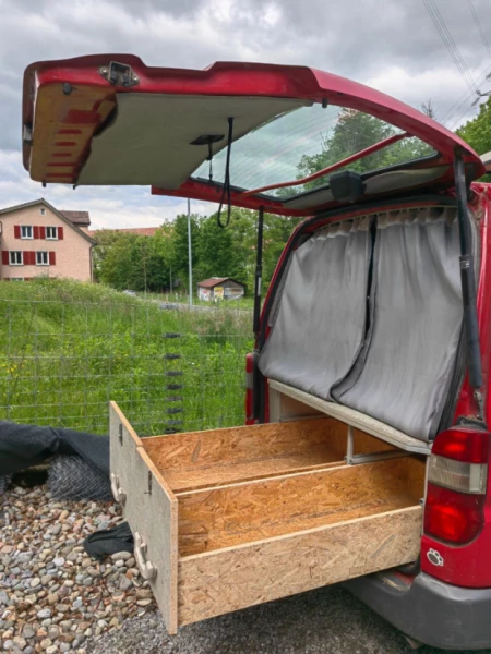 Toyota Hiace 4x4 Van - Rothenburg, Suisse