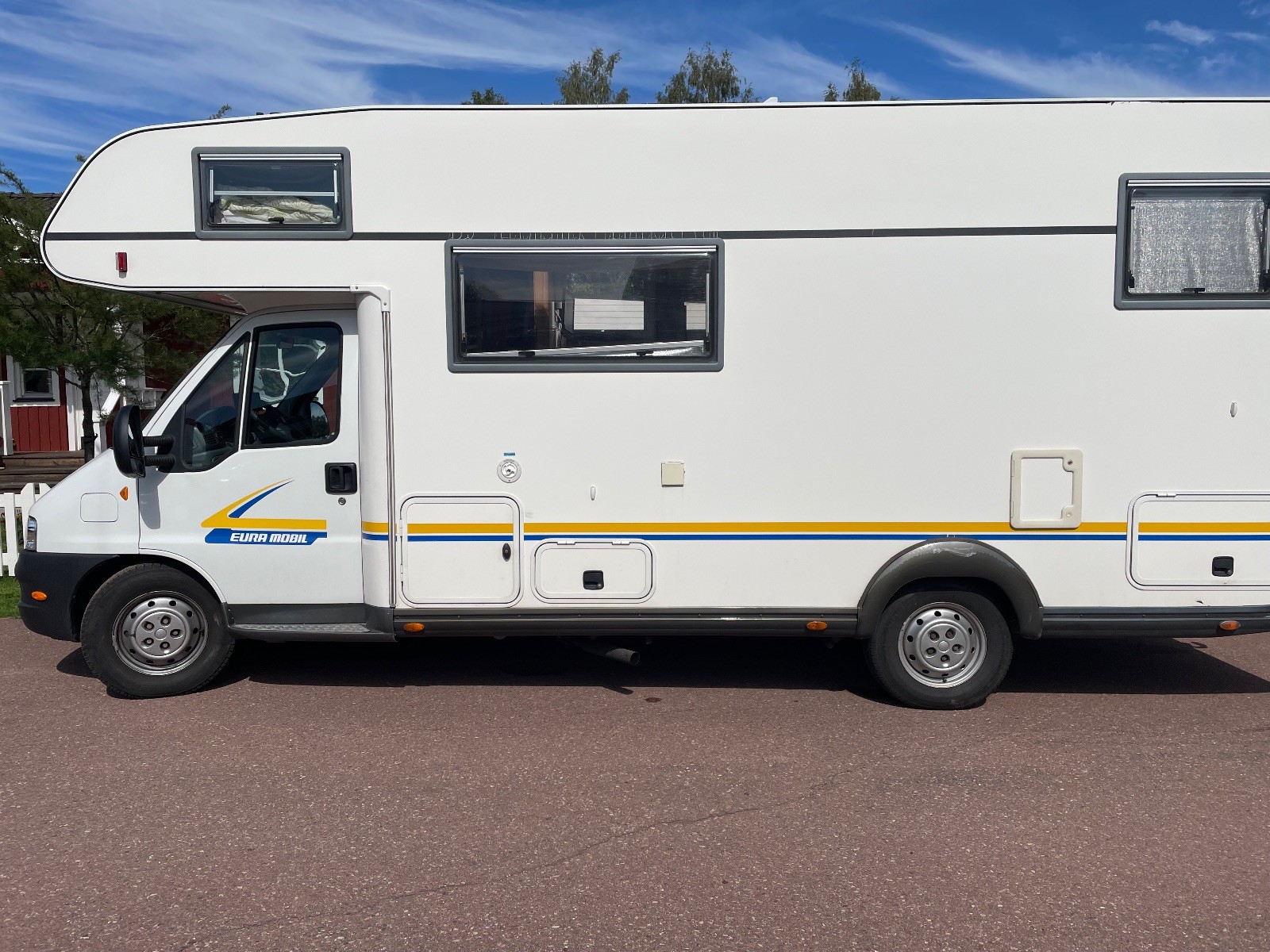 Rent motorhome in Mora with 4 sleeping spots MyCamper