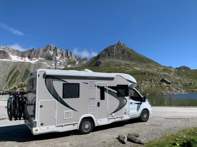 Louer Camping car Burgdorf avec 5 couchage s partir de CHF 1